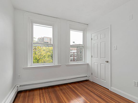 3rd image of 122 Prince St #4