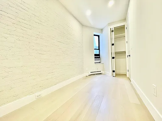 Rented by HOLTON REAL ESTATE INC. | media 8