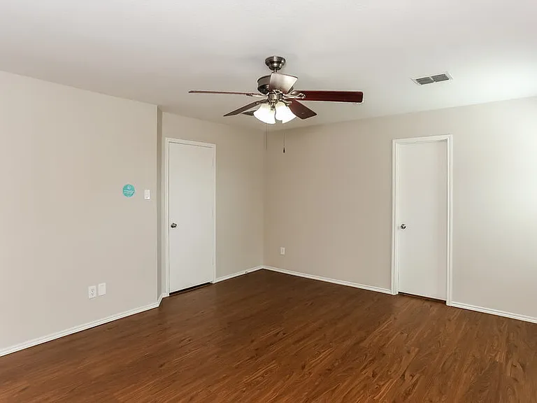 1421 Krista Dr — Photo 10