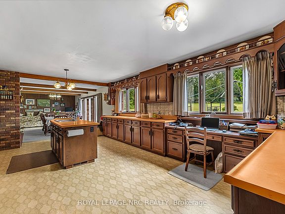 5th image of 263 Warner Rd