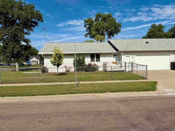 311 S Court St, Elk Point, SD 57025
