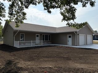 122 2nd St E, Tracy, MN 56175