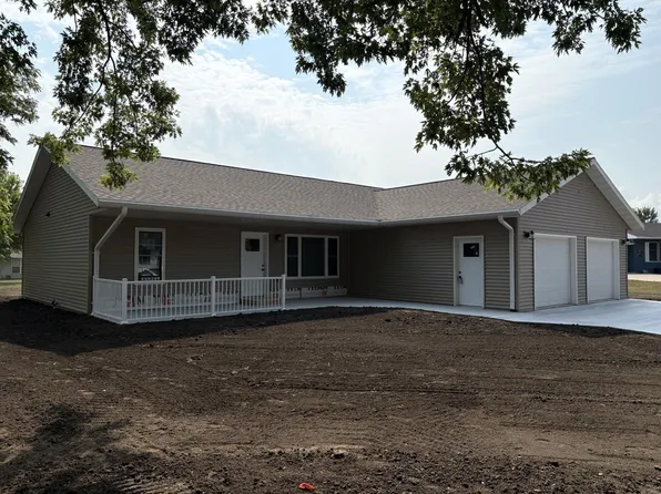 122 2nd St E, Tracy, MN 56175