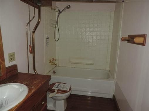 5th image of 11917 E 43rd Ter