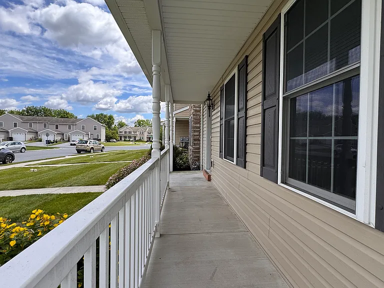 250 Limestone Dr — Photo 3