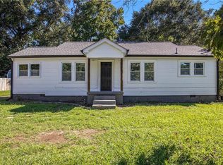 118 E Kimball St, Winder, GA 30680