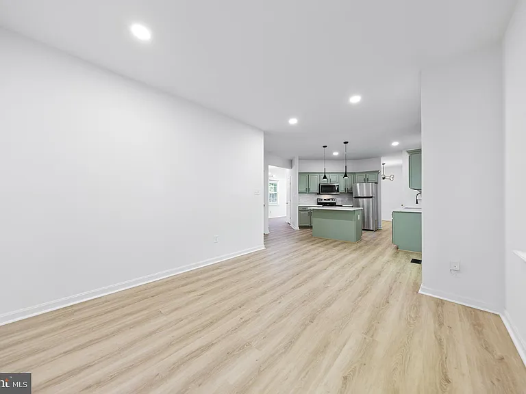 2032 S Langley St — Photo 14