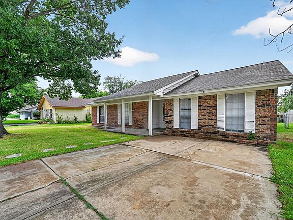 2nd image of 2026 Wedgewood Ln