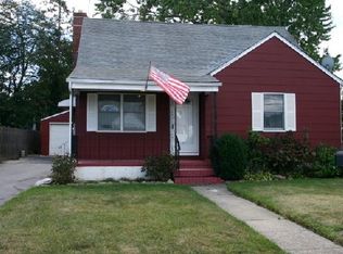 7 Francine Dr N, Massapequa, NY 11758