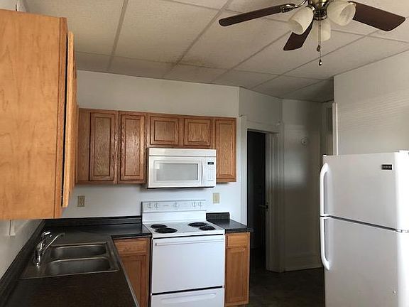 3rd image of 302 Jefferson St