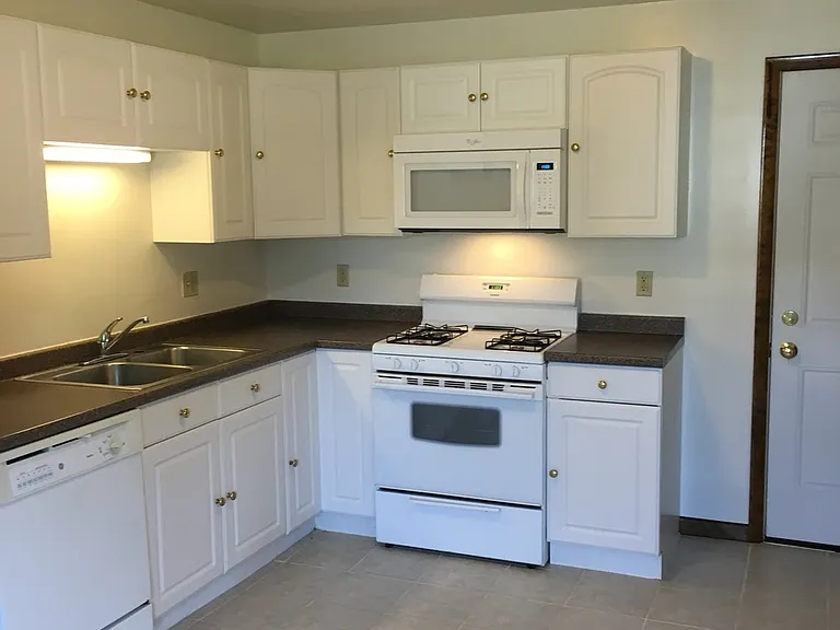 604 W 5th St #TOWNHOUSE — Photo 4