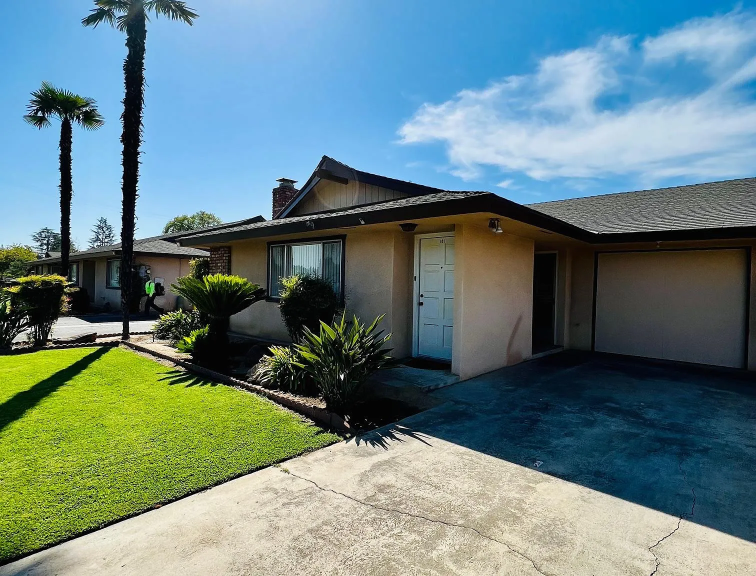 3 bed, 1294 sqft, $1,850 — Photo 1