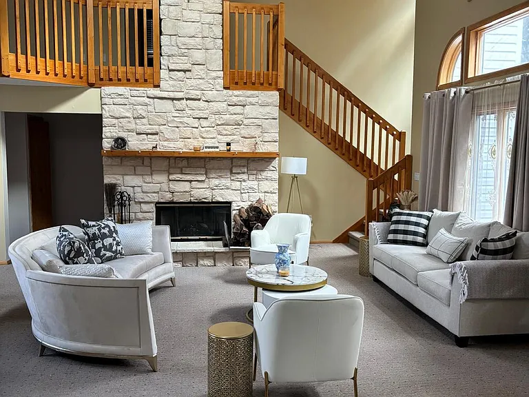142 Eisenhower Dr — Photo 3