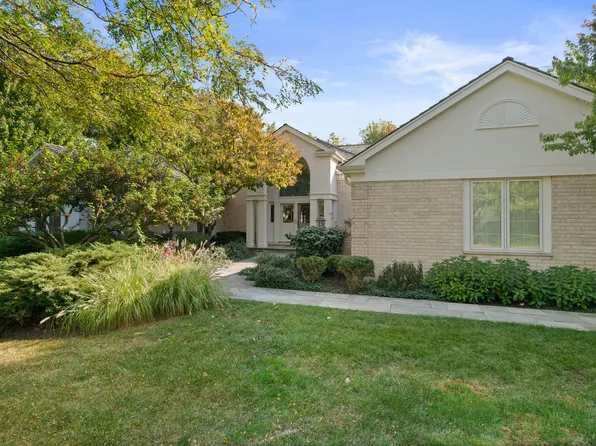 1605 Freesia Ct, Highland Park, IL 60035