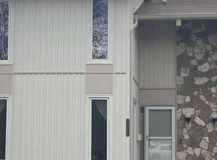 4455 Bunker Hill Dr, Bettendorf, IA 52722