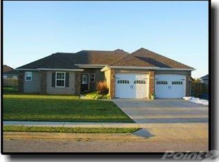 645 E Parkview St, Bolivar, MO 65613