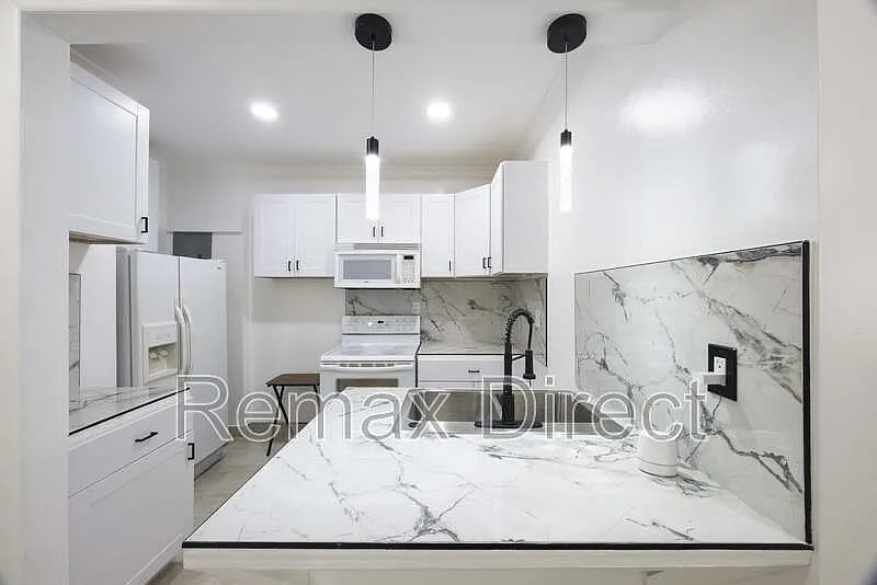 3 bed, 2.0 bath, $3,000 — Photo 2