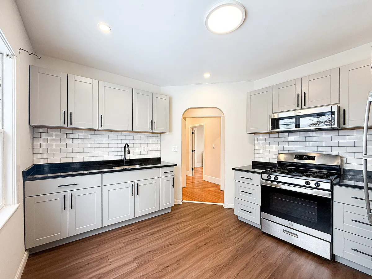 Building Photo - 57 Rexford St #2