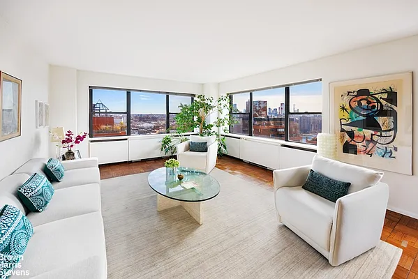 Living room, photo 2