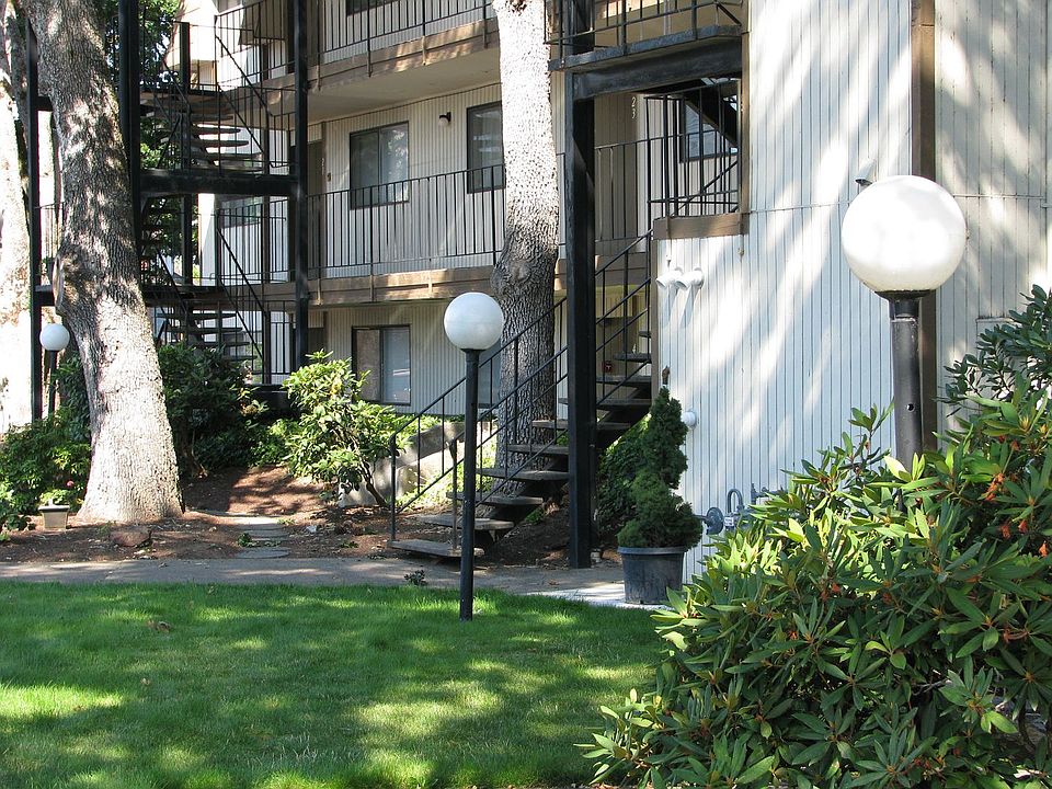 1st image of 728 Church St NE #10