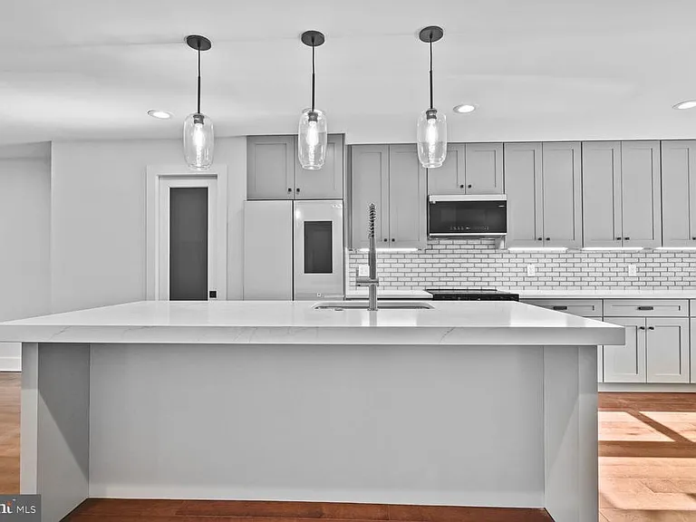 10222 Arizona Cir #18 — Photo 12