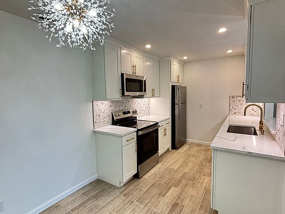 3rd image of 285 E Park Dr APT 6