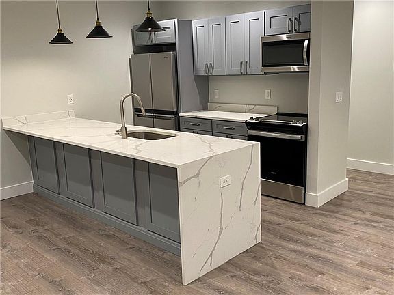 3rd image of 530 N Main St #4
