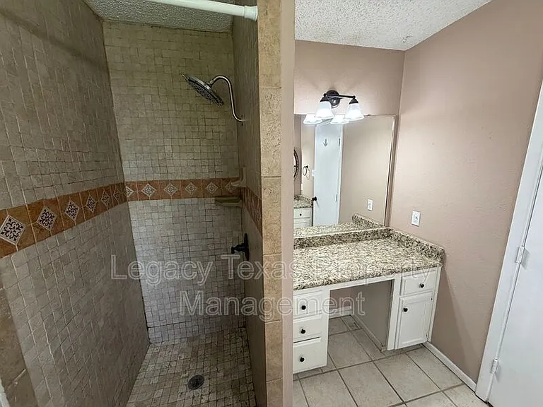 513 Willow Cir W — Photo 13
