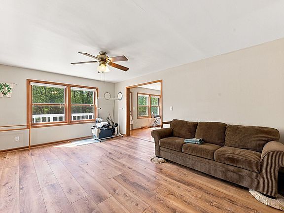 2nd image of 1699 Warren Ave