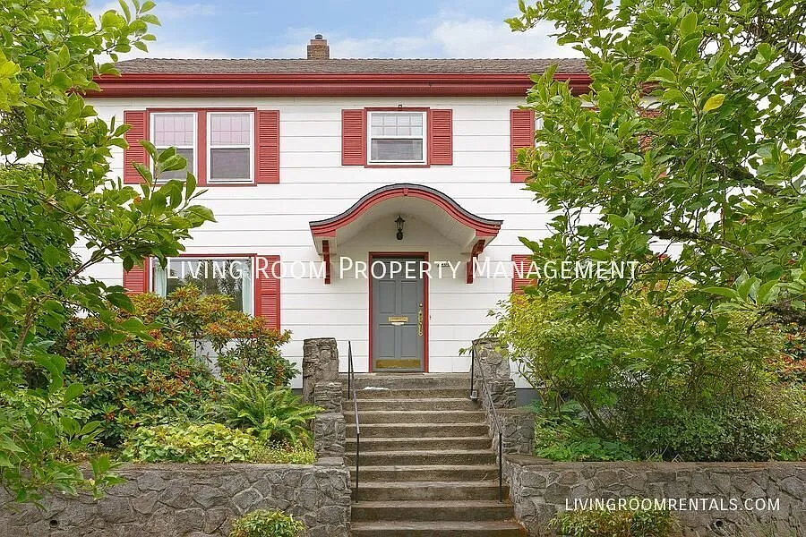 Alameda Charmer w/AC and Enclosed Yard — Photo 1