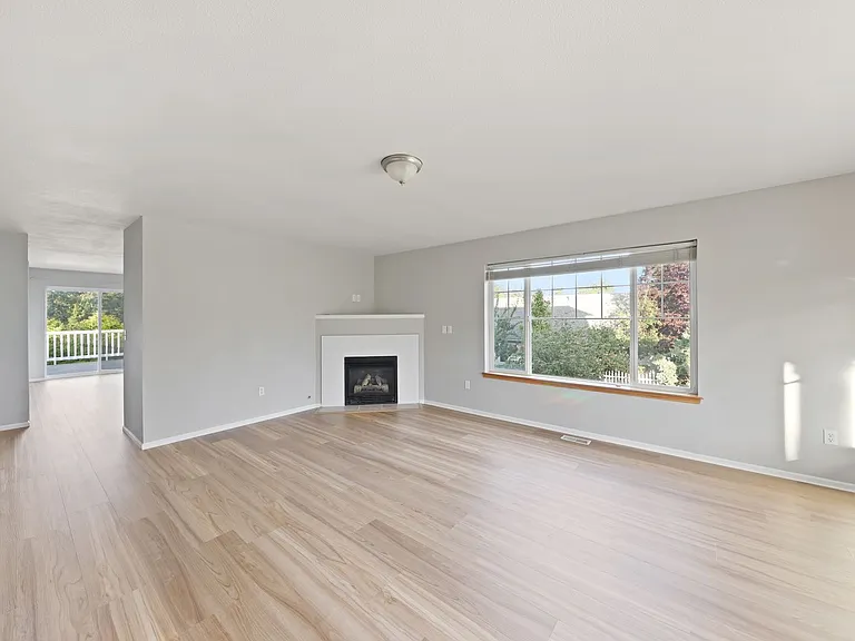 1550 SW 17th Ave — Photo 3