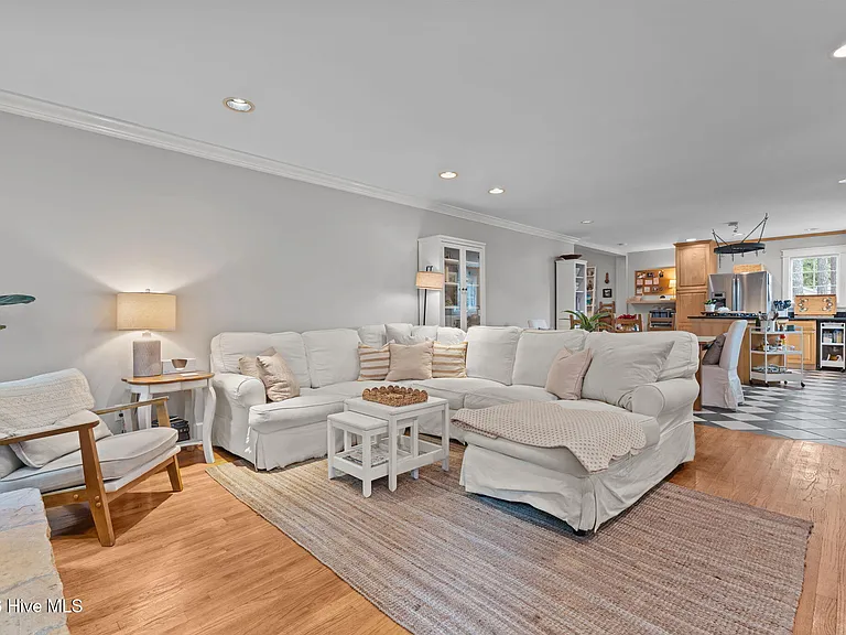 2050 Midland Rd — Photo 10