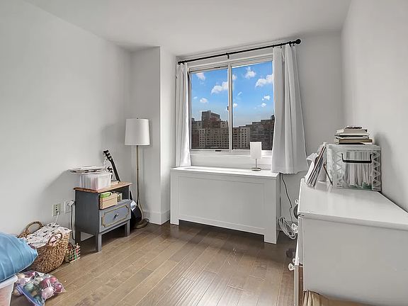 4th image of 308 E 38th St APT 11-A