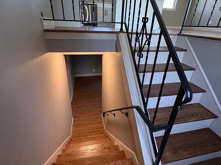 469 Elmhurst Ave — Photo 7
