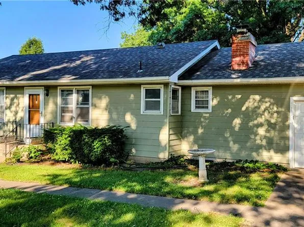 3024 Iowa St, Leavenworth, KS 66048