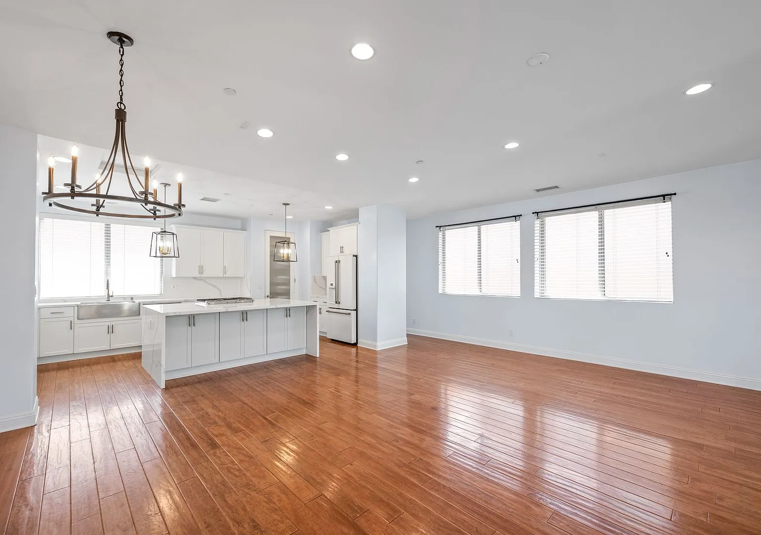 4 bedroom luxury townhouse in South Redondo Beach — Photo 1