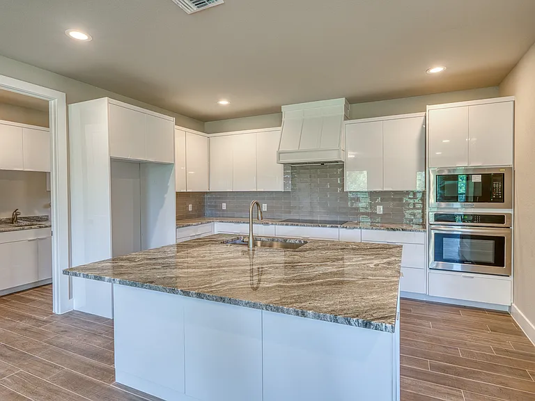 3217 Douglas Dr — Photo 7