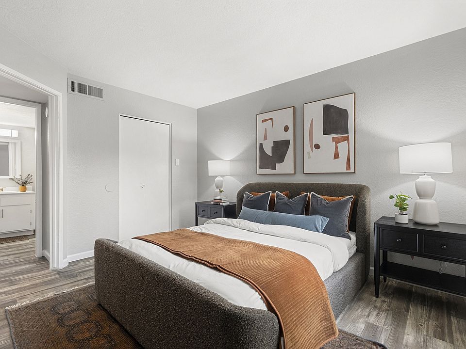 Bedroom with Connect Bathroom