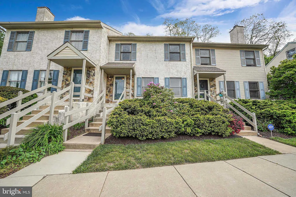 533 Pickering Station Dr photo 1
