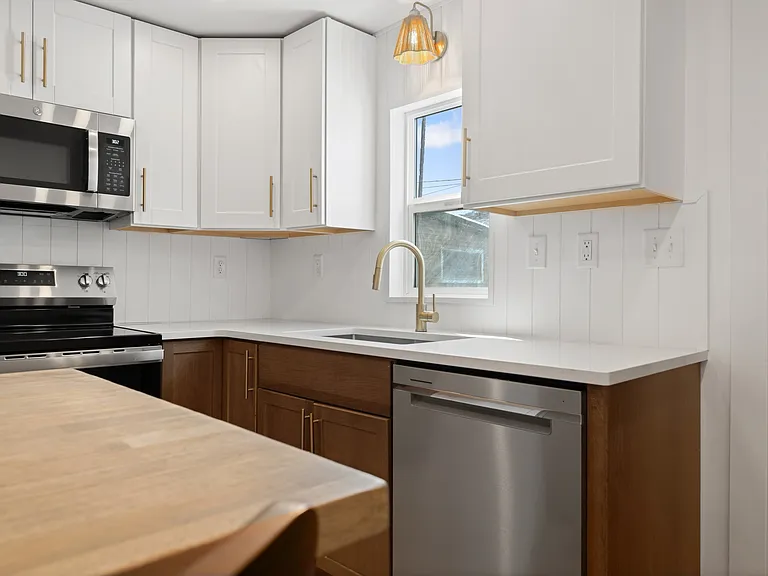 210 Monroe St — Photo 11