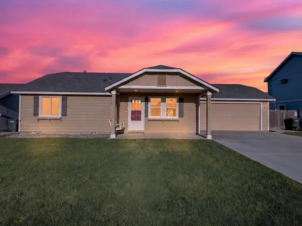 5817 W Washougal Ln, Pasco, WA 99301