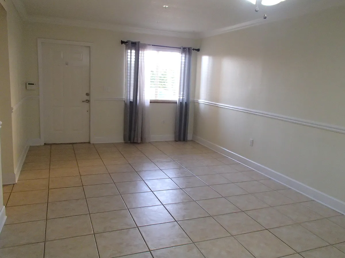 Building Photo - 7910 NW 7th St #103-8