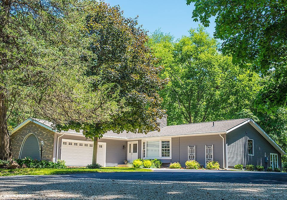 1st image of 9760 Sylvan Dr