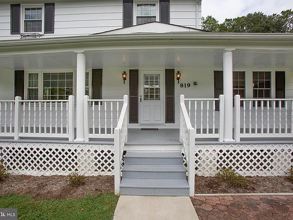 Views of front of home/property