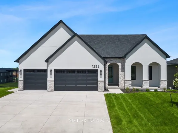 1348 S Auburn Pl, West Des Moines, IA 50266