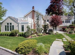 2 Vandelay Ct, Scarsdale, NY 10583