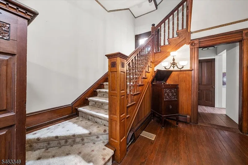 5 bed, 3.5 bath, 4396 sqft, $5,800 — Photo 4