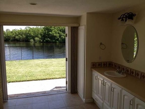 4th image of 9431 Sun Isle Dr NE