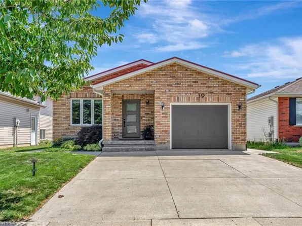 19 Limerick Ln, Brantford, ON N3T 6L3