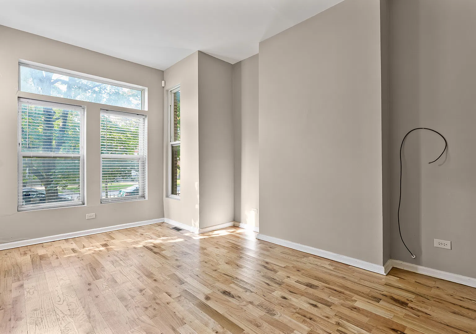 3 bed, 877 sqft, $1,800 — Photo 3